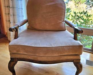 Thomasville (?) bronze/tan chair