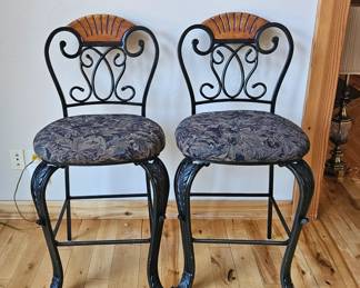 2 barstools