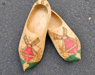 Wood clogs