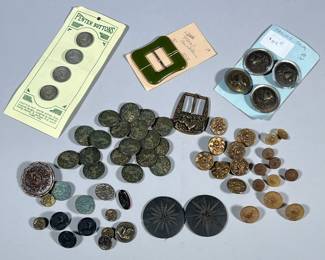MIXED LOT BUTTONS & BUCKLES | Large mixed pot of buttons & buckles including: pewter floral buttons, rose buttons, lion buttons, sailboat buttons, belt buckles, and more!