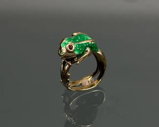 14k GOLD & ENAMEL FROG RING | Designed as a green enameled frog with faceted stone eyes, the legs extending into the band; with fineness mark inside the band and tested to 14k; 10.44g.