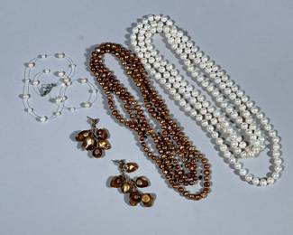 PEARL JEWELRY | Including: long string of 8.4mm white pearls, string of alternating 6mm & 4.4mm pearls, long string of 7mm champagne pearls with matching pair of earrings. - l. 24 in