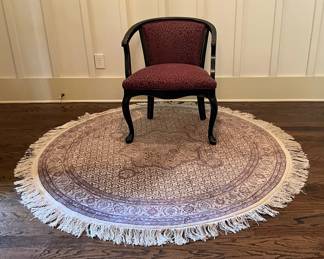 Round Rug With Chair