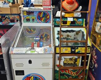 Arcade, Pinball And Toy Vending Machines, Total Qty 17