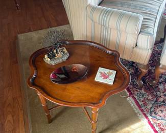 Hekman square side table in rich cherry wood, featuring a beautiful, scalloped edge that adds a touch of elegance. This piece combines classic design with impeccable craftsmanship, making it a stunning addition to any room. Perfect for those who appreciate timeless style and quality."