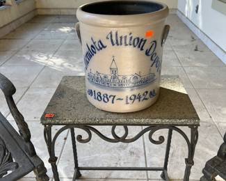 Mendota union depot crock