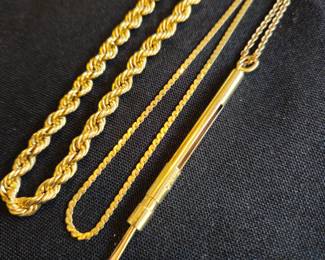 14k retractable toothpick. Just the gift for someone who has everything!