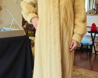 Champagne full length mink coat. Color is not golden as shown. It is true champagne color. Size Small.