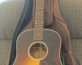 FARIDA -  OLD TOWN SERIES - 6 STRING - WITH CASE.