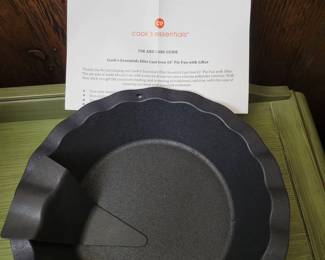 10"Cast Iron Pie Pan With Lifter Brand New