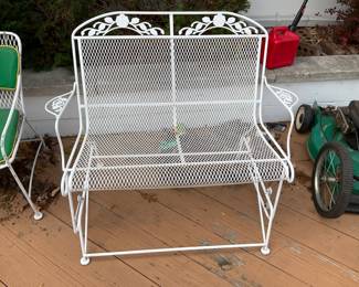 Metal mesh glider