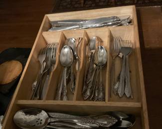 Oneida Silverware Set