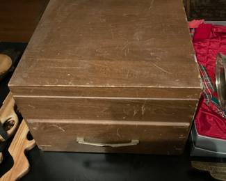 The wooden box for the goblet set