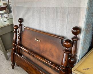 Full size bed - complete 