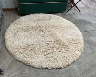 Very thick heavy 6ft. Rug by Cirrus