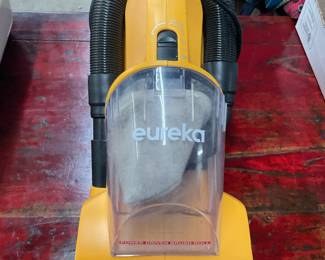 Eureka Easy Clean mini vac