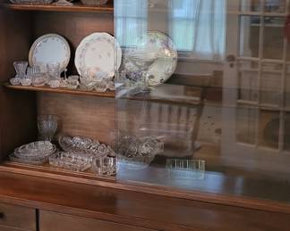 China cabinet with miscellaneous glassware