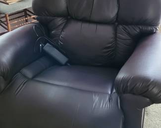 Golden Power Lift and recliner chair this was bought 8 months ago and was never used this was $2,600 new
