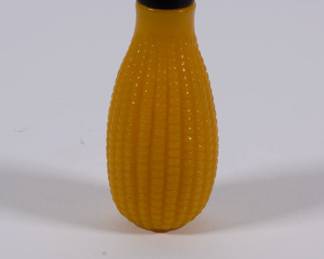 Fine Chinese Peking Glass Glass snuff bottle, yellow glass carved in corn design, with original stopper