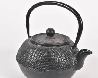 Japanese classic tetsubin cast iron teapot featuring a raised hobnail design, includes a removable stainless steel mesh strainer