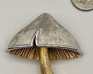 Charmingly detailed NAPIER mushroom brooch, mixed metal design in goldtone and silvertone. This particular design has been identified as being from Eugene Bertolli, who worked for the company for almost 40 years.