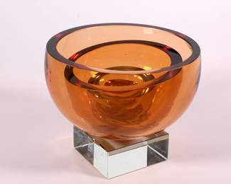 Art glass set of amber color nesting bowls on signed glass pedestal, Harvey Littleton, the late artist who helped found the studio glass movement in the United States