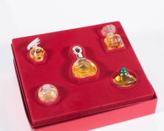 Perfumes of the World  with 5 miniature bottles of different perfumes, original packaging