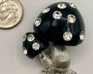 Rare Lisner mushrooms brooch - silvertone, black enamel and clear crystals
