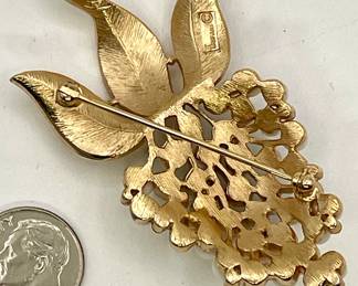 Reverse of 1960s Crown Trifari grape cluster pin, gold tone with faux pearls & rhinestones