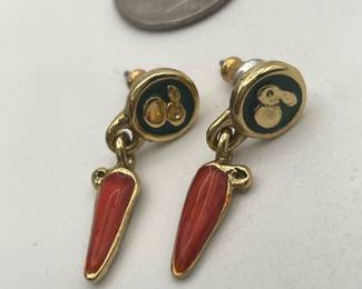 Closeup of Danecraft matching carrot brooch and dangle earrings set - the earrings with rabbits!