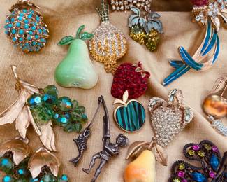 Some of the amazing vintage brooches and earrings at this sale!