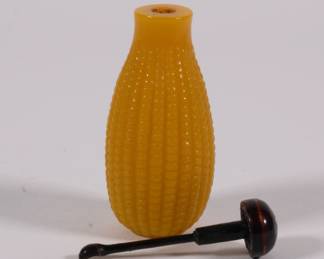 Another view of fine Chinese Peking Glass Glass snuff bottle, yellow glass carved in corn design, with original stopper