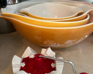 Pyrex Mixing bowl set