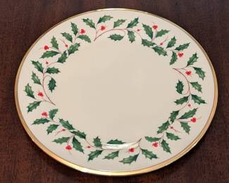 Lenox 'Holiday" china dinner plate.
