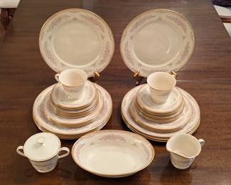32-piece set of Lenox "Chesapeake" china, 1984-1996.