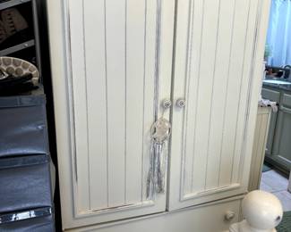 Queen Bedroom Set with 3 Cabinets, Bed Frame & Mattress, 2 Nightstands, Mirror and Jewelry Cabinet