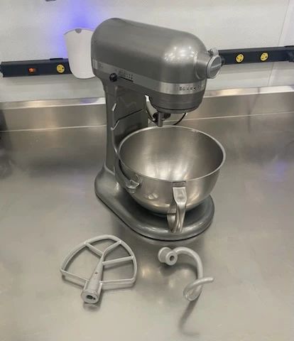 Kitchen Aid Stand Mixer + 6 Quart Bowl, Beater, Dough Hook, Wire Whip