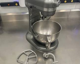 Kitchen Aid Stand Mixer + 6 Quart Bowl, Beater, Dough Hook, Wire Whip