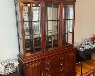 Lights up with tap of hinge.