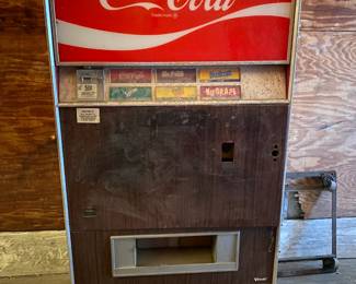1970's Vendo for bottles. Electrical cord has been cut.