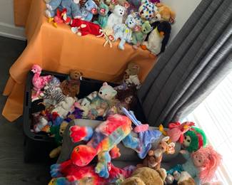 HUNDREDS of TY Beanies. All sizes. All with tags.