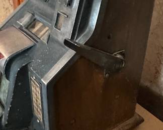 1930's 5¢ Mills Novelty Co Slot Machine