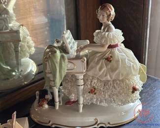 Antique Unterweissbach DRESDEN Lady Playing Piano Figurine
