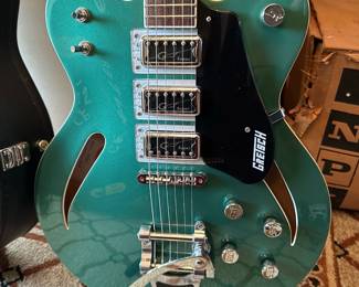 2015 GRETSCH Electromatic 3-Pickup Semi-Hollow Body with Double Cutaway (Model G5622T)