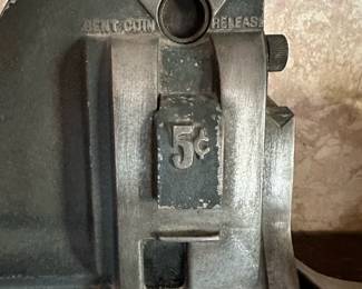 1930's 5¢ Mills Novelty Co Slot Machine