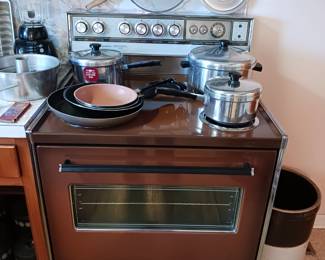 1960's Electric Stove. Like New! From Montgomery Wards! Spectacular Condition!