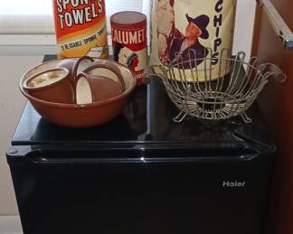 Small Refrigerator Works Great! Weller Set with Bowl and 4 Cups! 