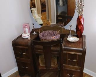 1 of 2 Dressing Table with Round Mirror!