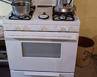Fridgedaire Gas Stove! Works Great! Variety of Old Cookware!
