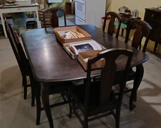 Queen Anne Style Dining Table w/6 Chairs!